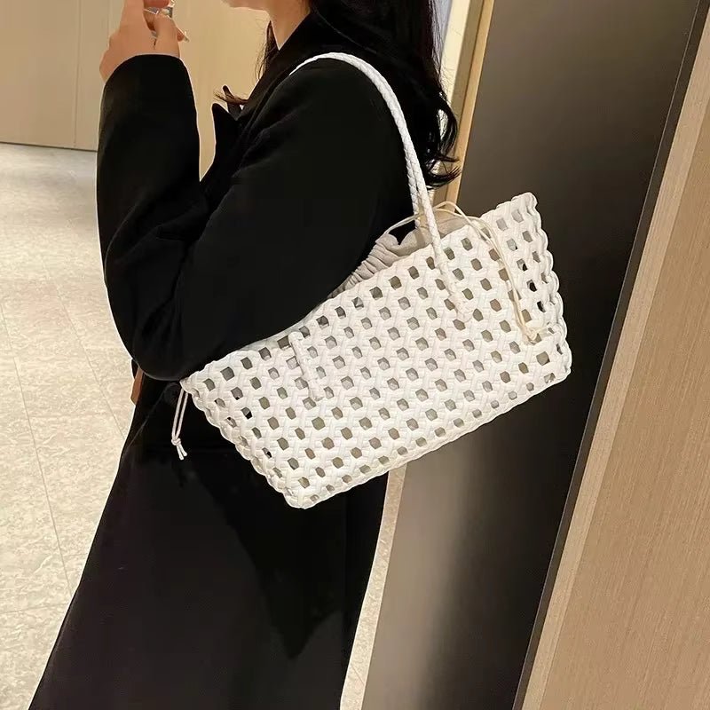 Claudia Oyuk Omuz Çantası