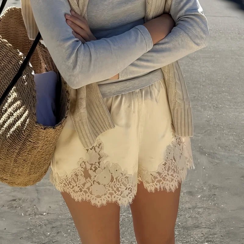Janice Saten Dantel Şort