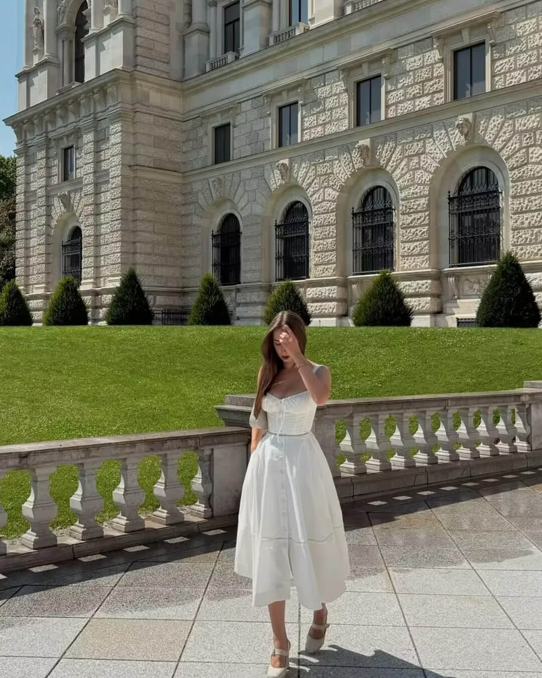 Dina Sleeveless Sweetheart Midi Dress