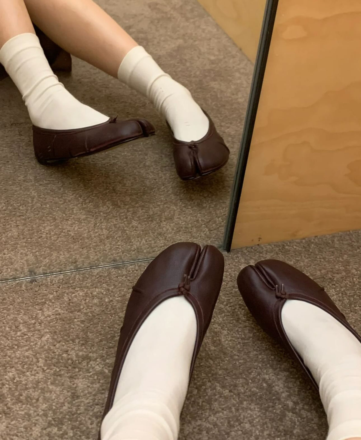 Bianca Parmak Arası Deri Terlikler