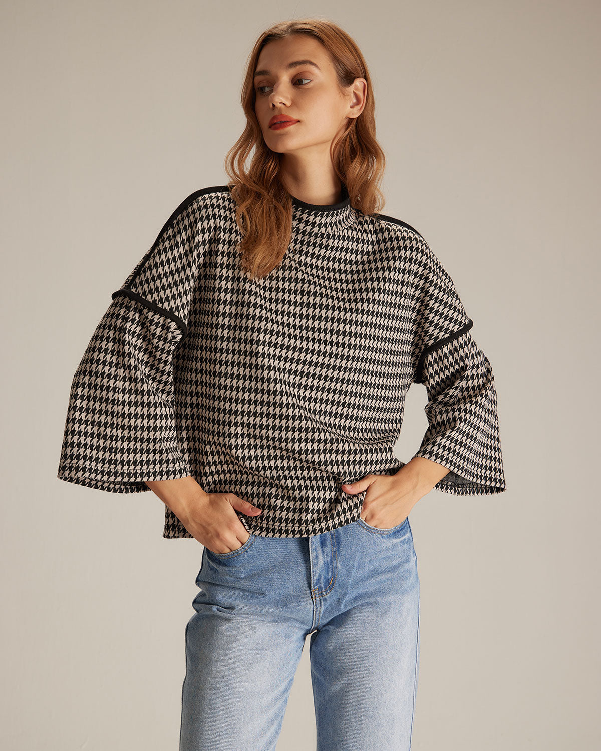 Siyah Yüksek Yaka Gözlemeli Sweatshirt