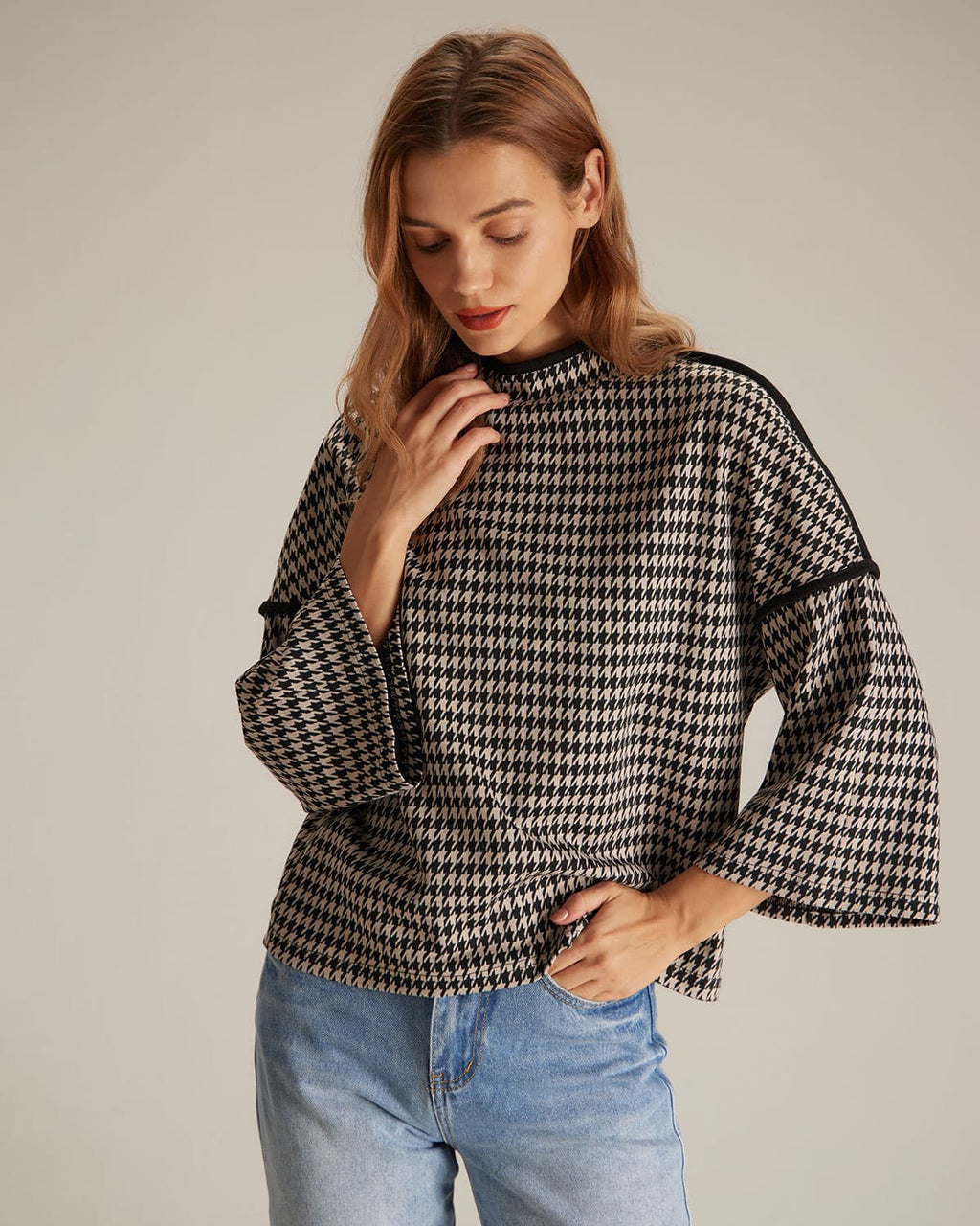 Siyah Yüksek Yaka Gözlemeli Sweatshirt