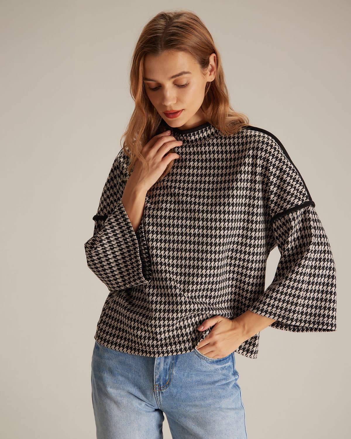 Siyah Yüksek Yaka Gözlemeli Sweatshirt