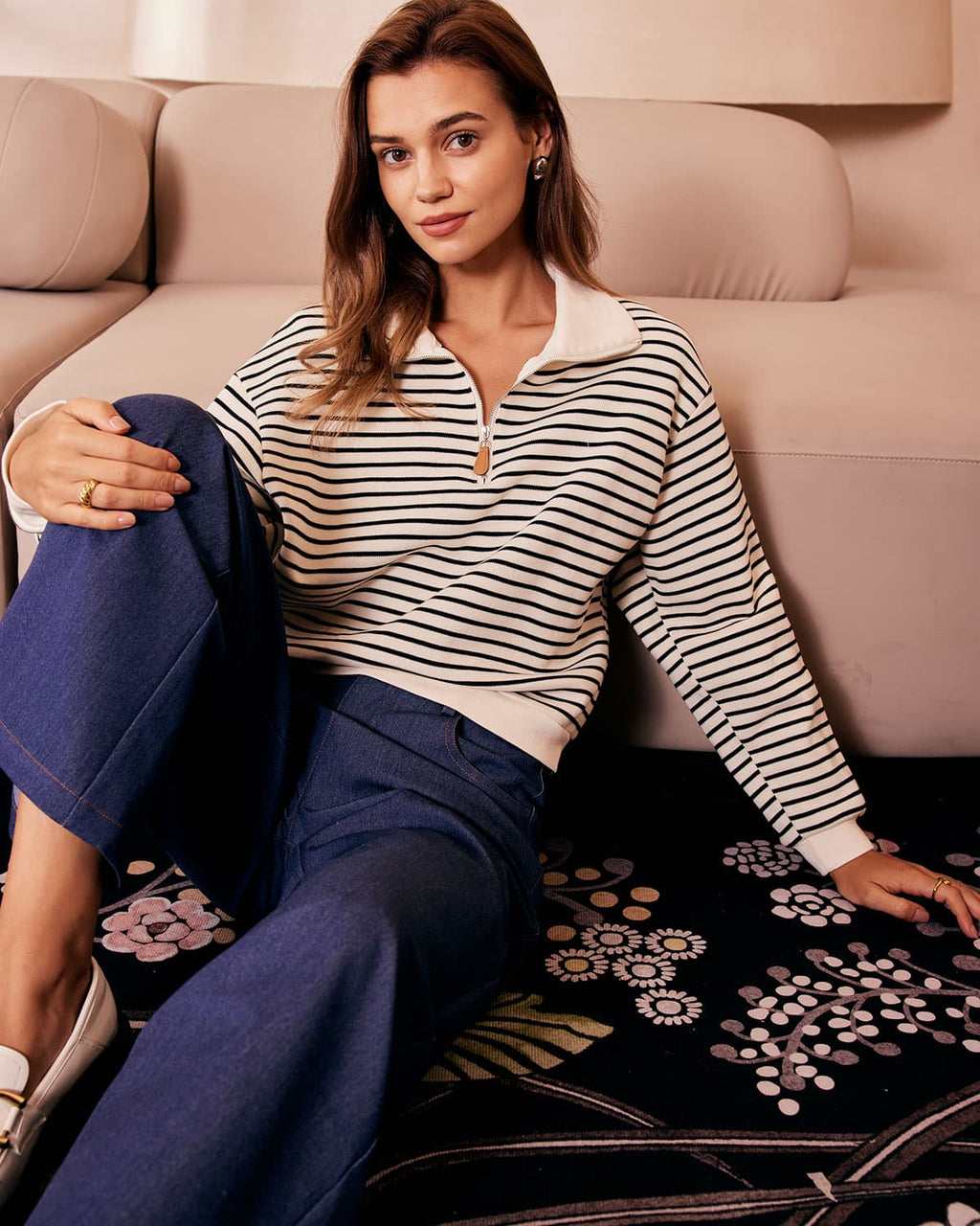Renkli Yaka Detaylı Dalgalı Çizgili Sweatshirt
